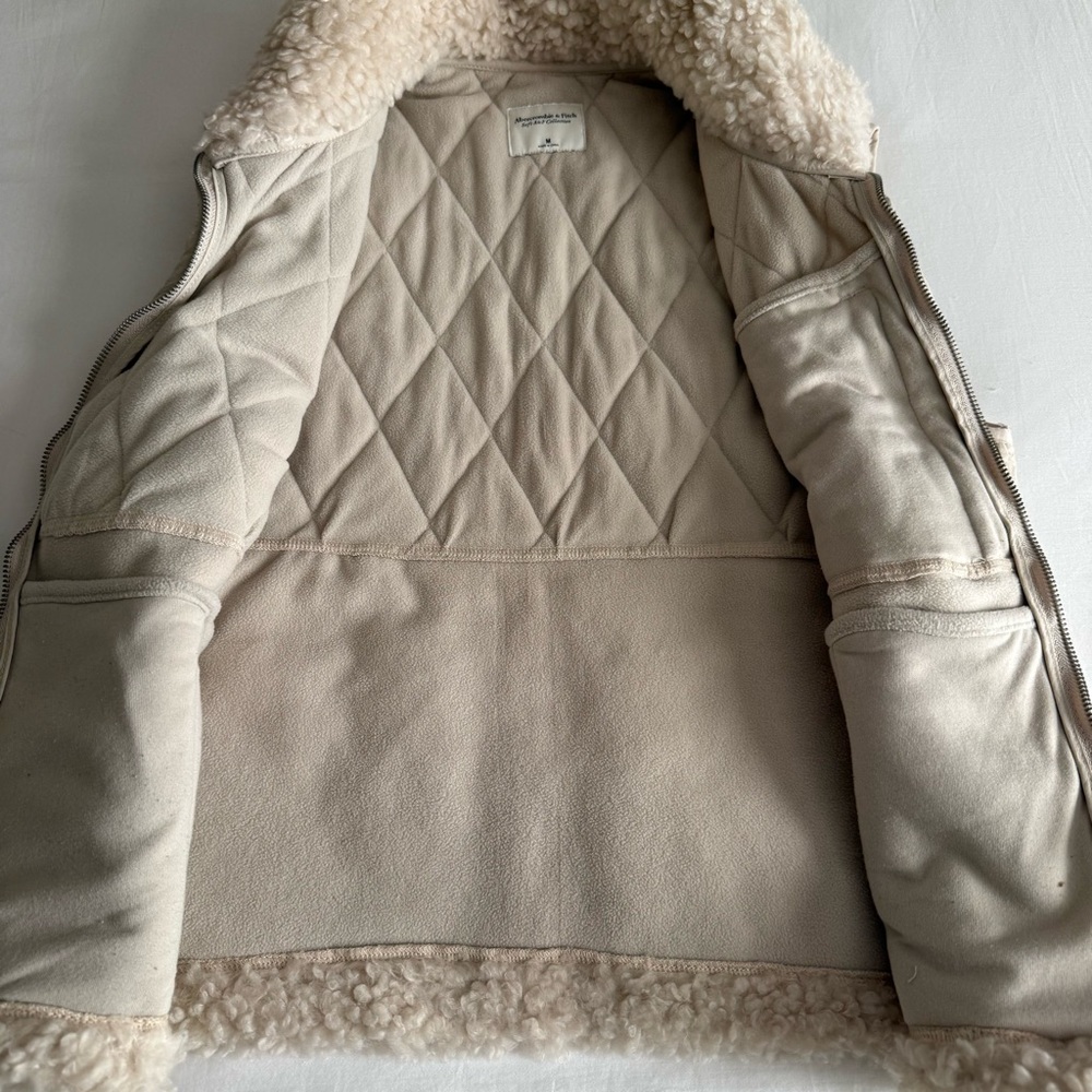 Abercrombie Shearling Vest - Picture 4 of 5